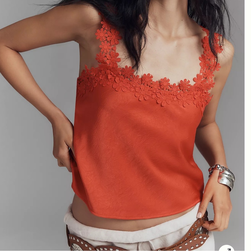 Blue Tassel by Anthropologie || sleeveless floral top in teaberry